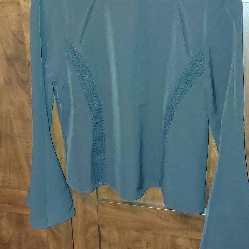 Shirt with long bell sleeve